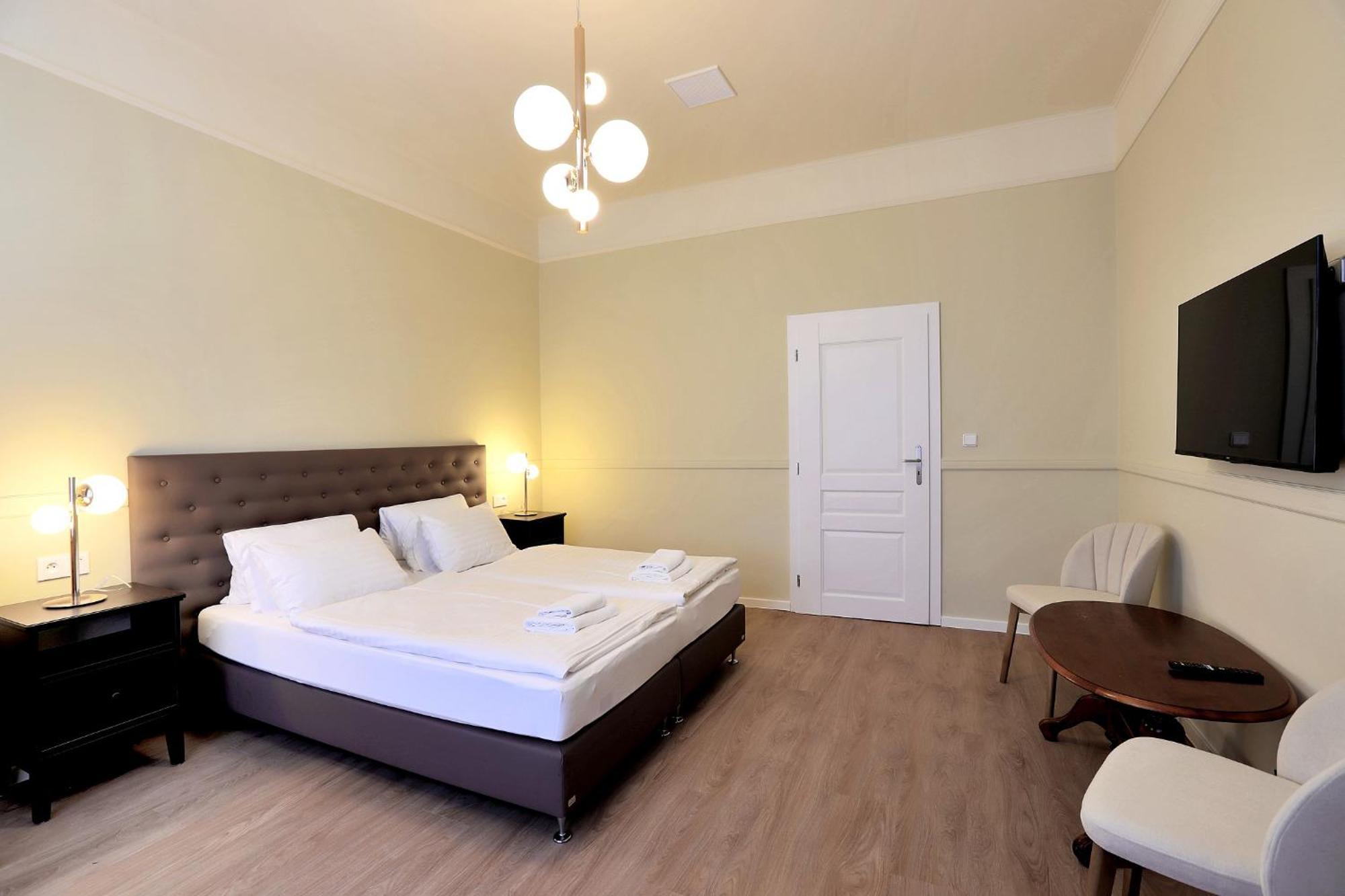 Hotel Kavalir 카를로비바리 외부 사진