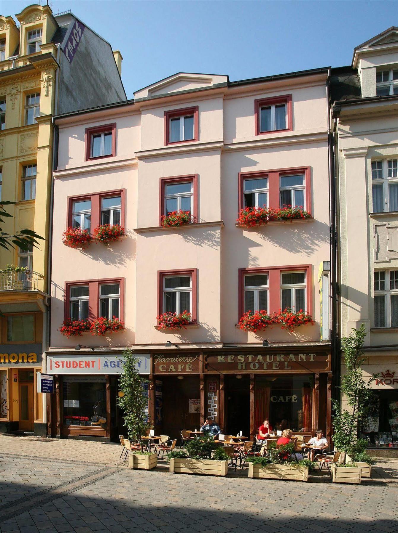 Hotel Kavalir 카를로비바리 외부 사진