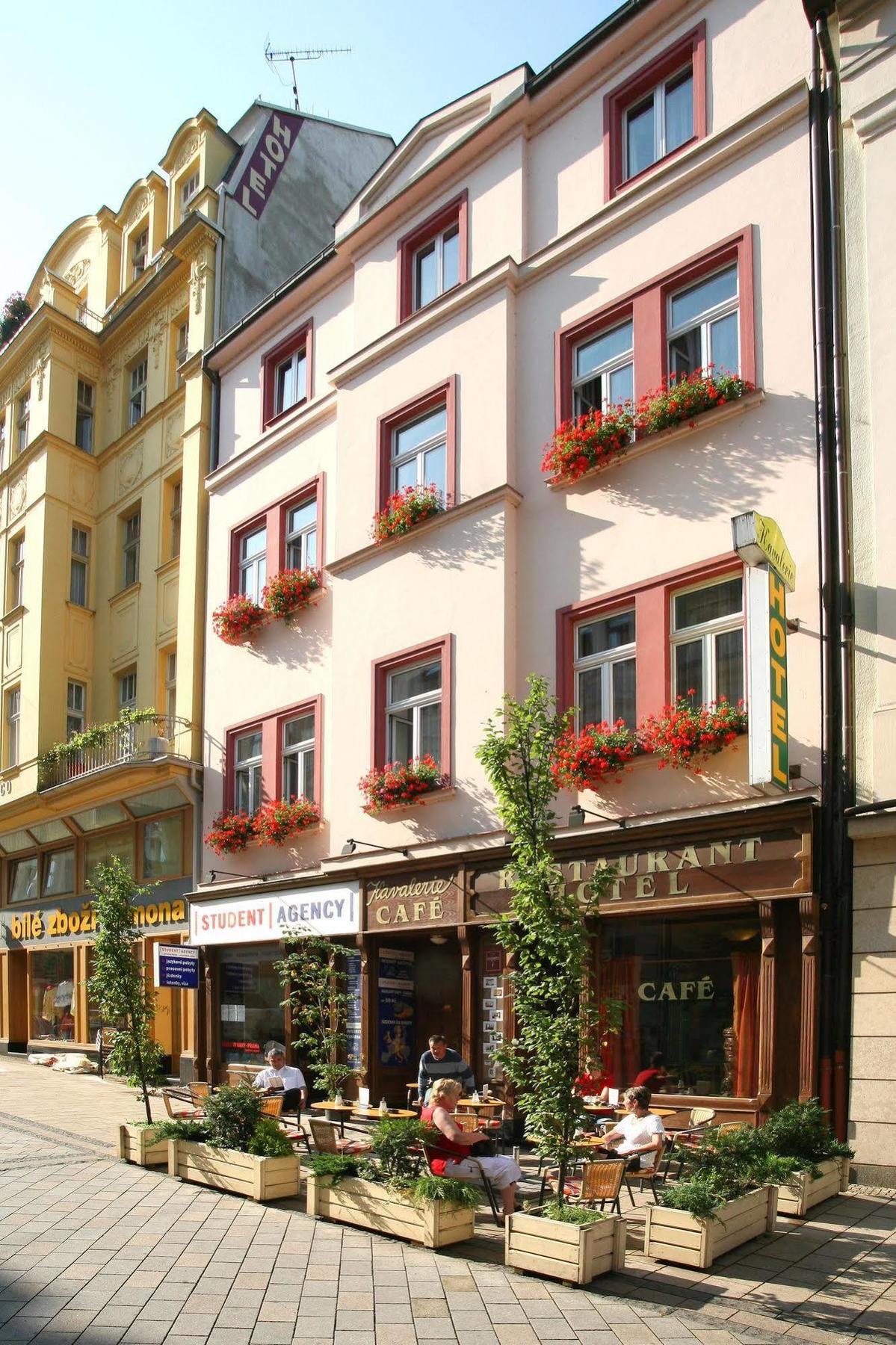 Hotel Kavalir 카를로비바리 외부 사진