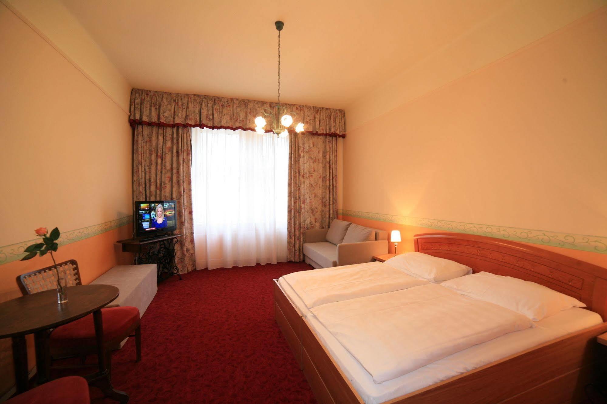 Hotel Kavalir 카를로비바리 외부 사진